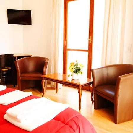 Plaza Bed & Breakfast *